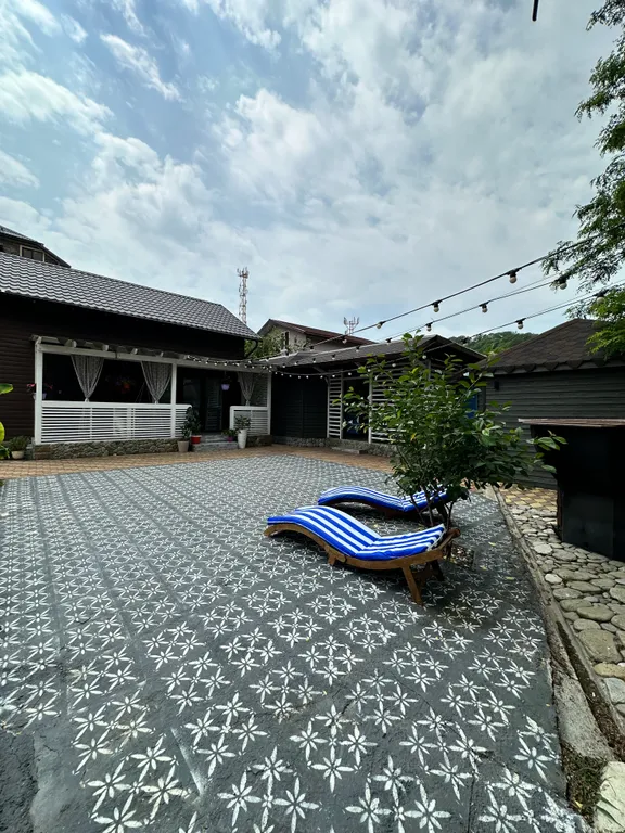 Загородный дом с бассейном и сауной