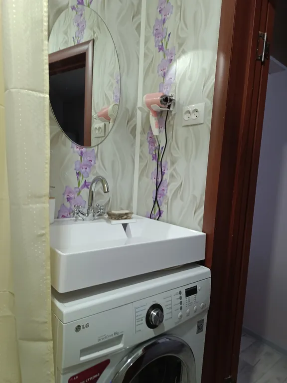 Чистая, уютная, после капитального ремонта 2-комнатная квартира