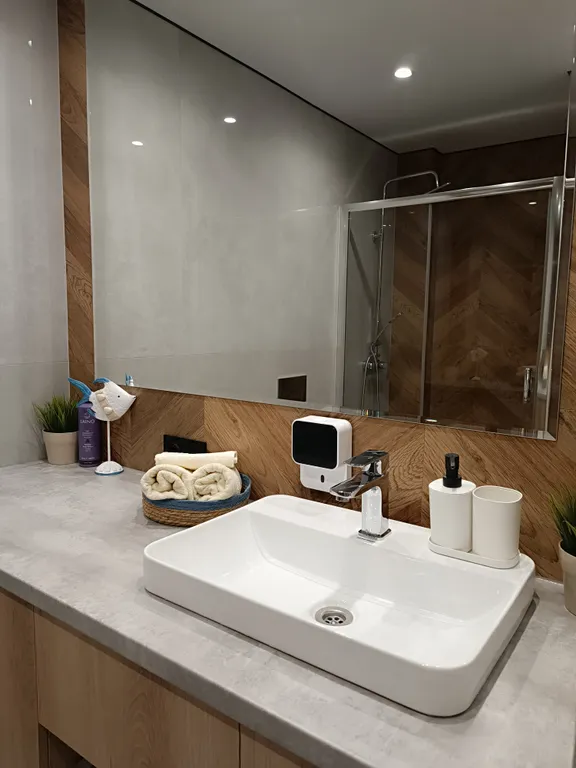 Современная однокомнатная квартира с кондиционером, в центре