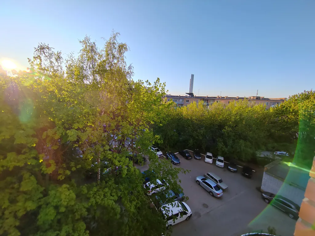 Около музея космонавтики с видом на памятник 600-летию Калуги