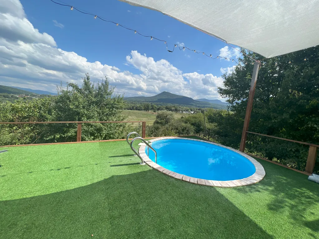 Сфера с открытым бассейном