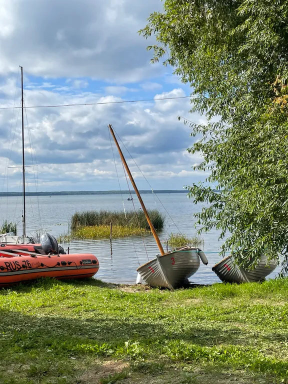 Домик мечты в самом живописном месте города, у реки и озера
