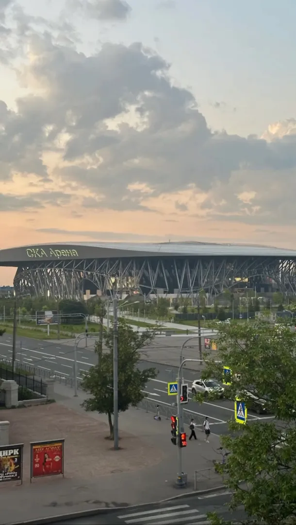 СКА АРЕНА в 10 мин. пешком.