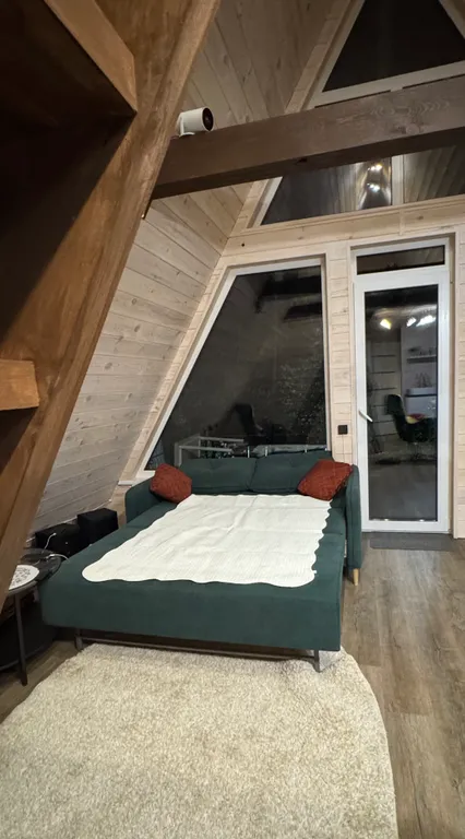 Дом на обрыве с чаном в терассе