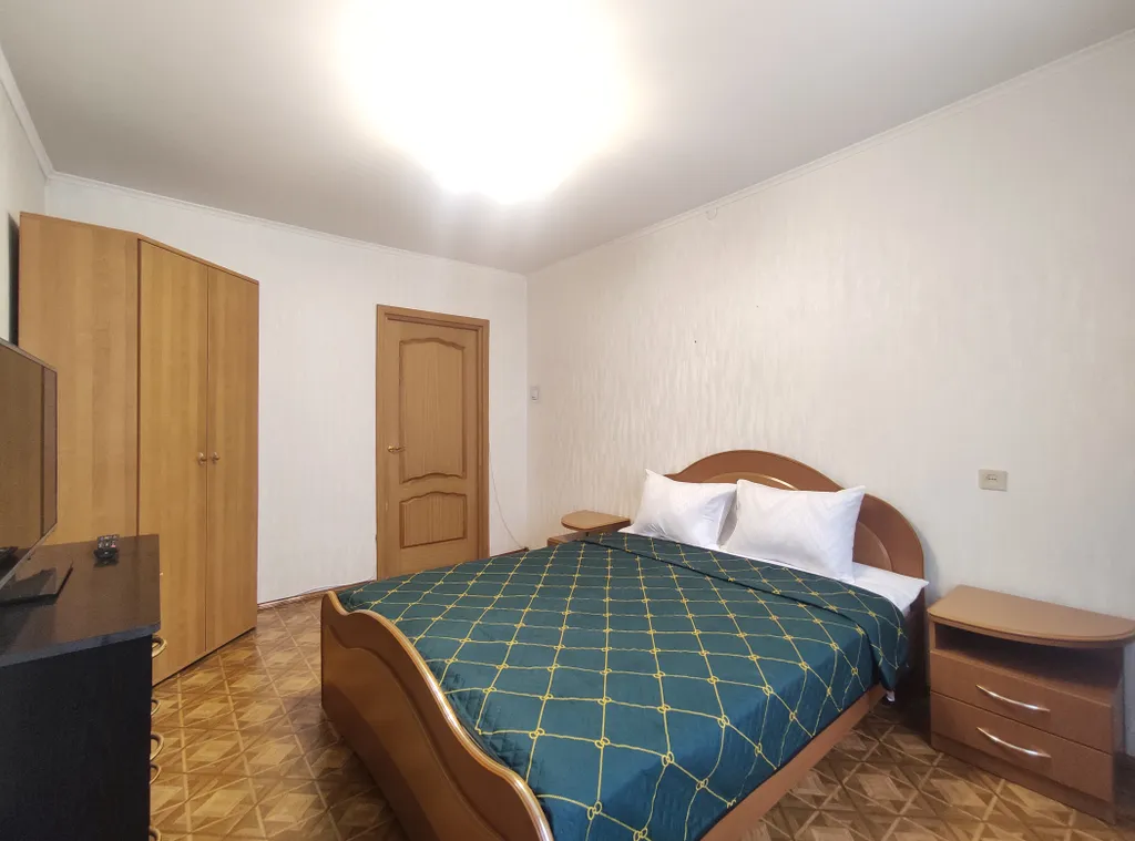 Квартира 3-комнатная квартира ochre apartament у Нефтегазового университета — Тюмень