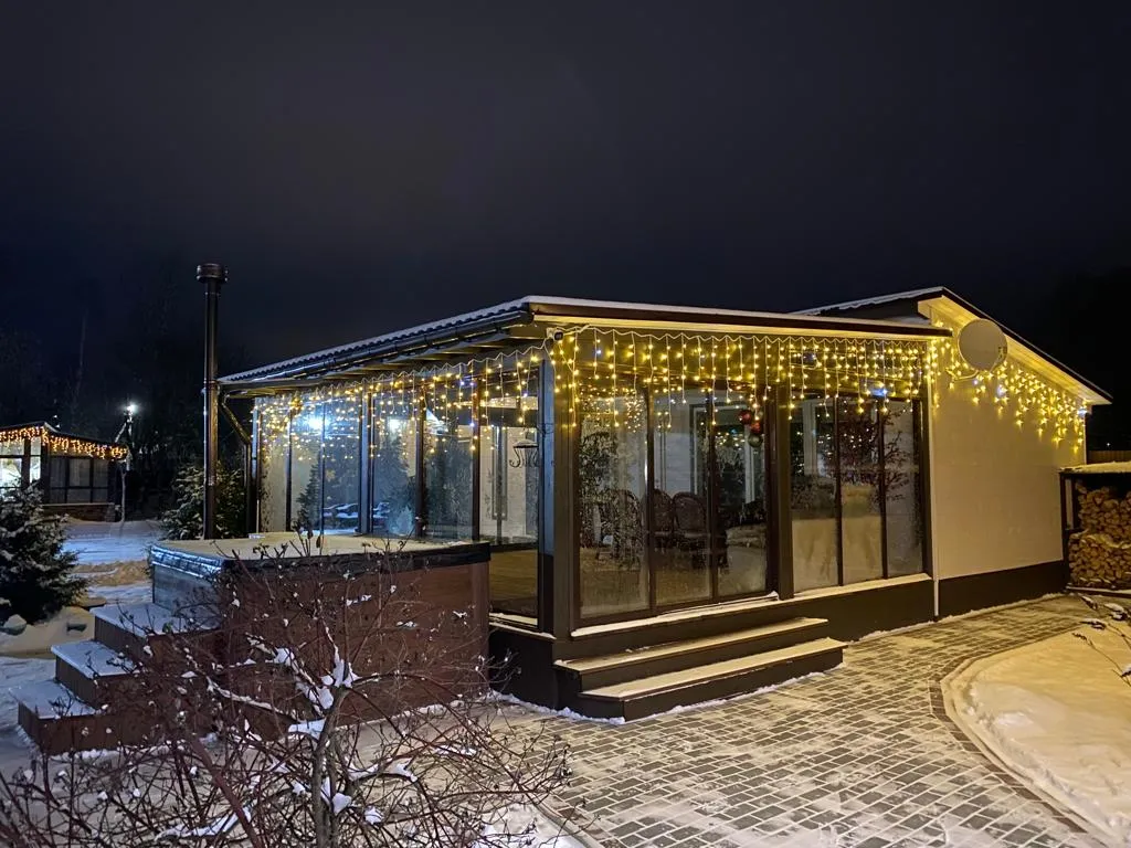 Уютный коттедж с баней и подогреваемой купелью.