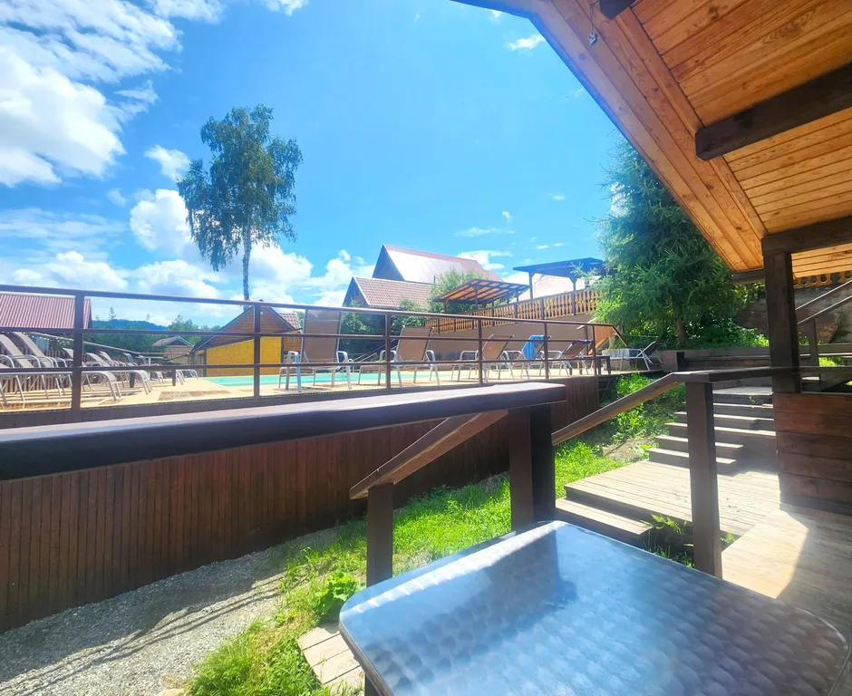 Летнее шале у бассейна