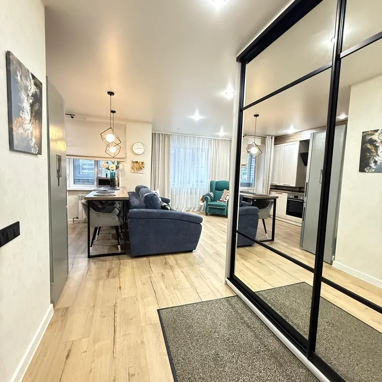 Уютнaя, солнечная квaртира в новoм домe, рядом с ФОК