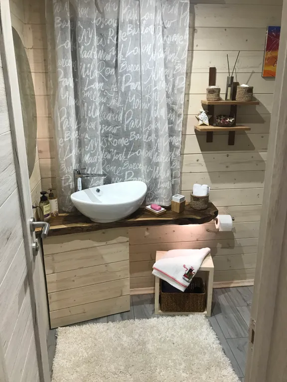 Уютный современный дом на берегу прекрасного озера