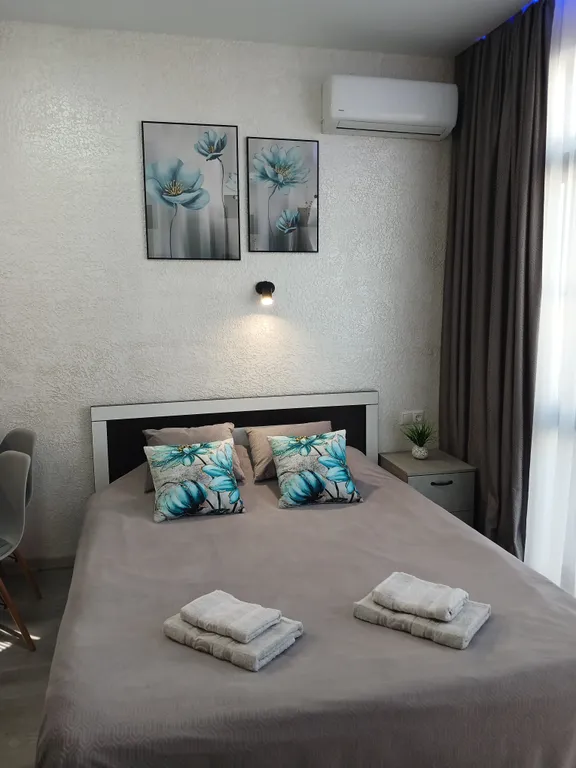 Новая квартира-студия бизнес класса с бассейном