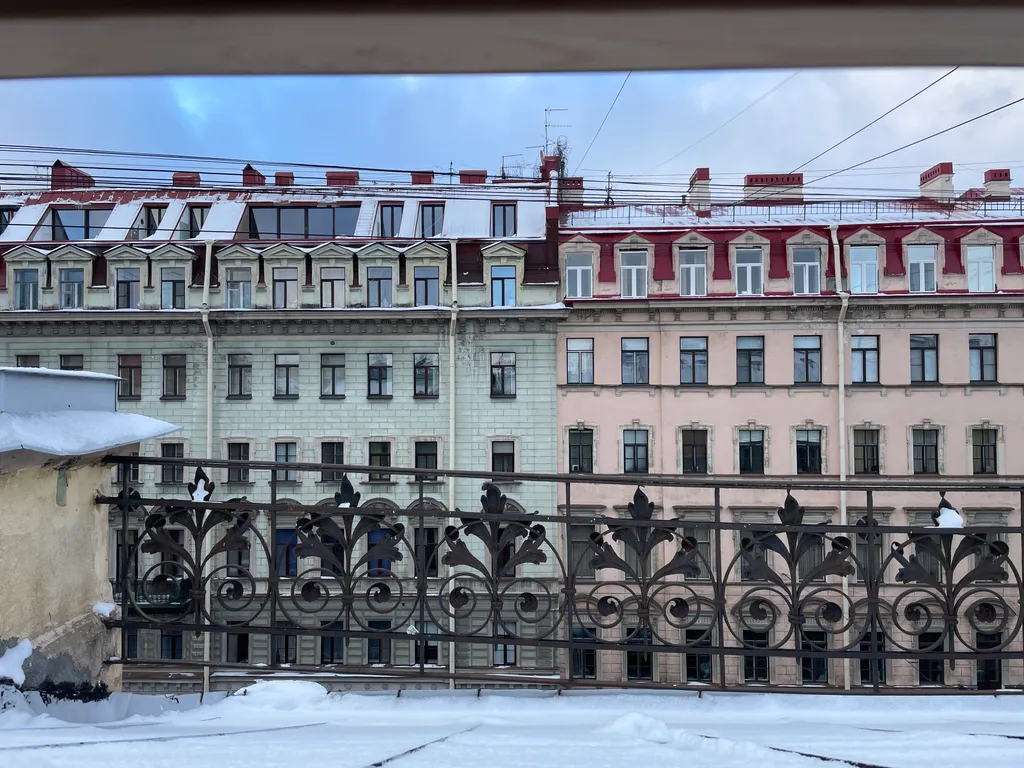 Синяя комната на мансарде