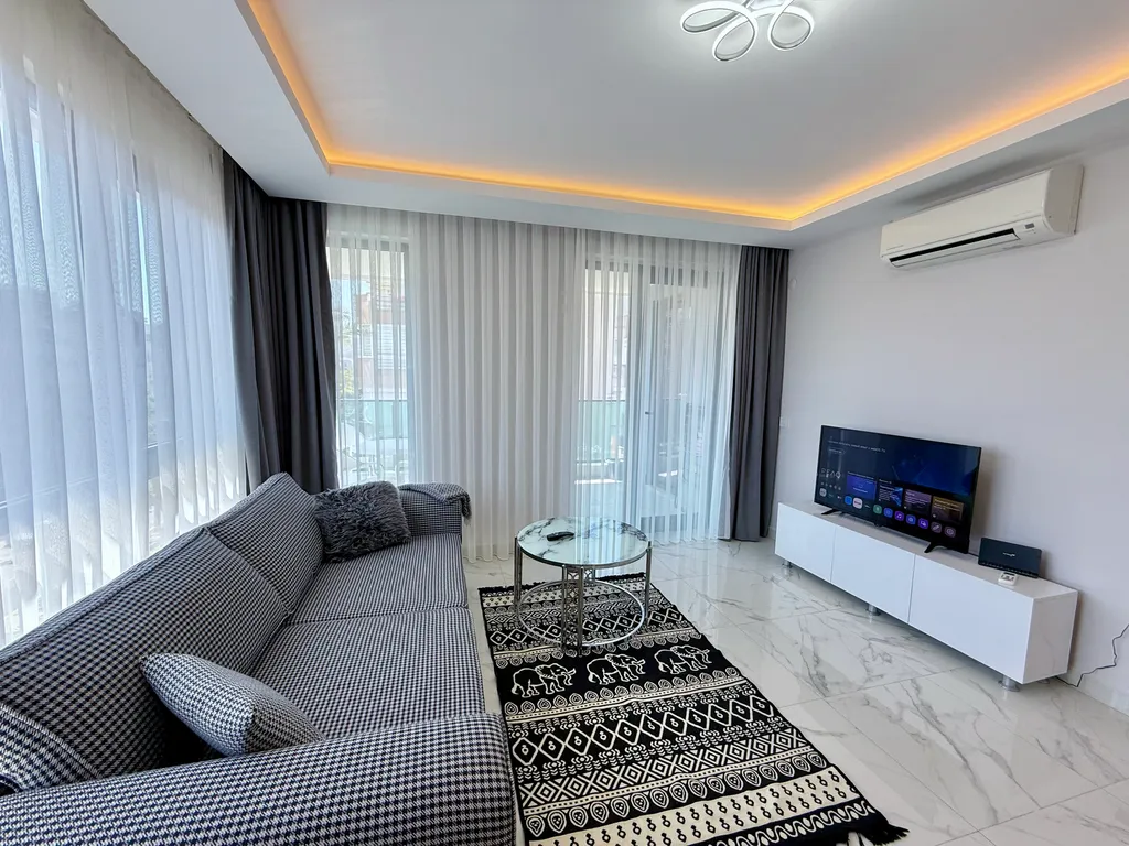 Квартира с видом на море и горы. Пляж Клеопатра