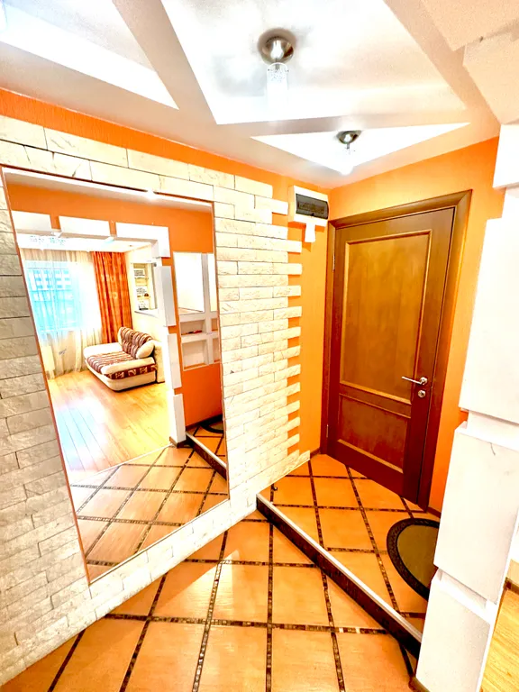 Светлая 2-комнатная:рядом гостиница Воркута и Центральная площадь