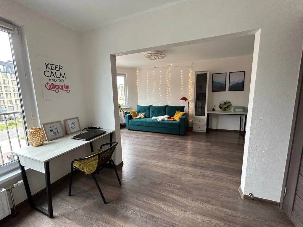 Двухкомнатная просторная квартира в стильном районе