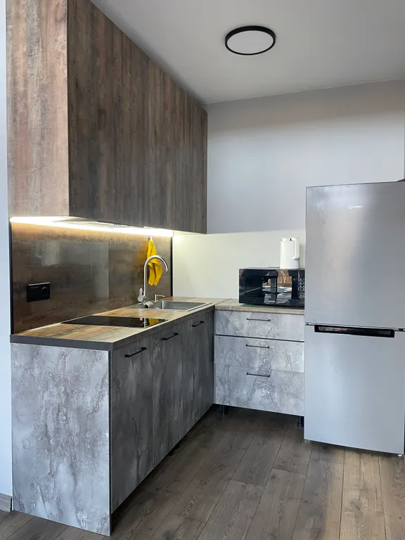 Уютный дом у горной реки