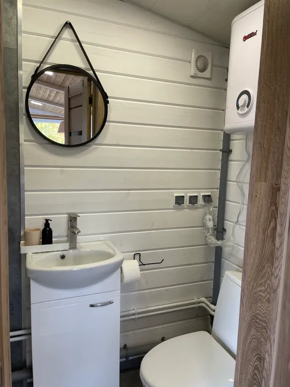 Уютный домик в тишине у озера Кипень