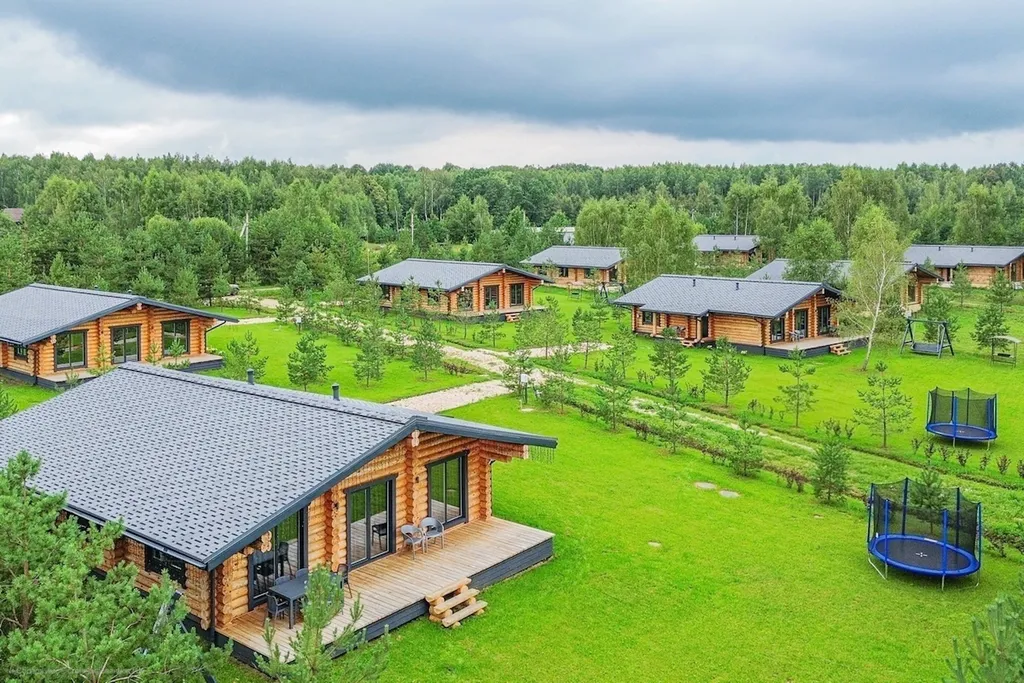 Дом на берегу большого озера