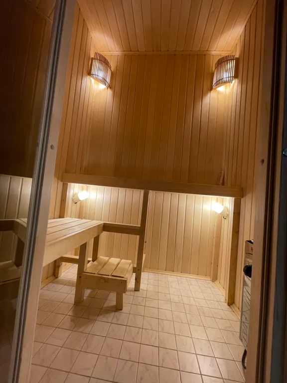 Коттедж Уютный дом с камином и сауной у озера — Ларионово