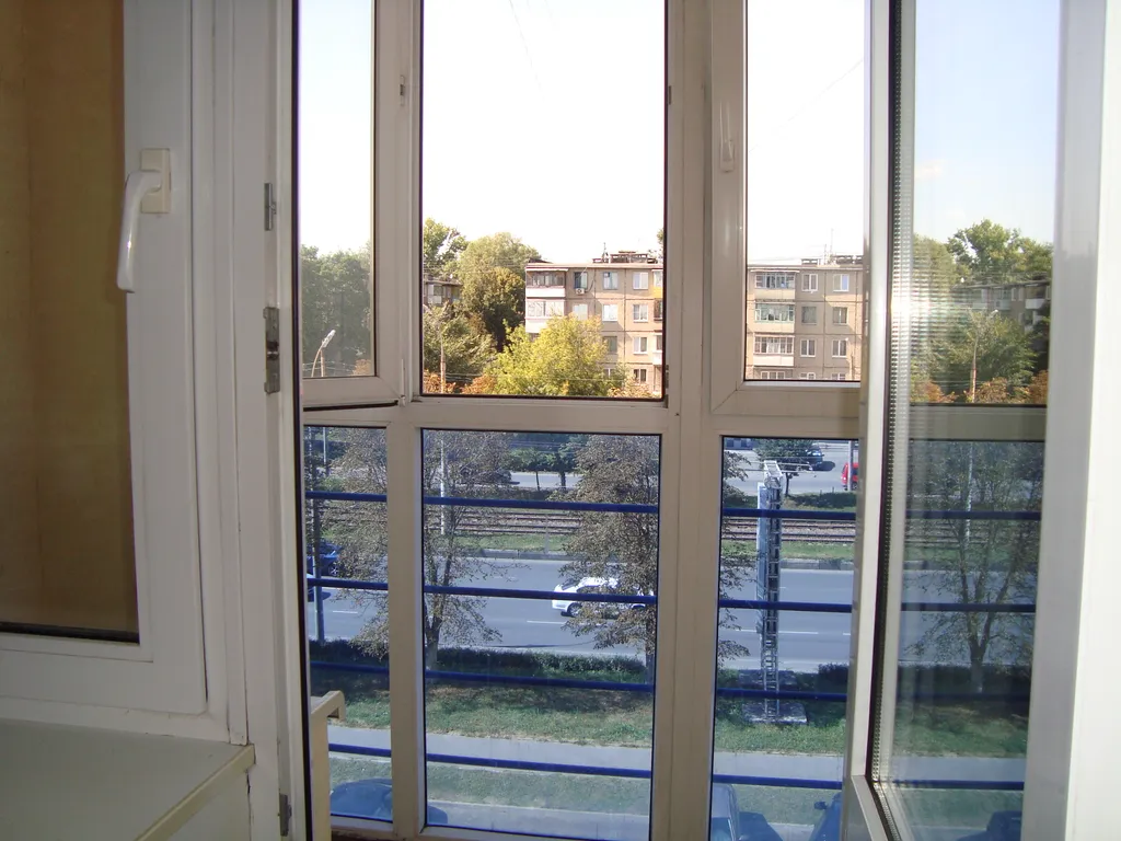 Рядом автовокзал, Мега Гринн