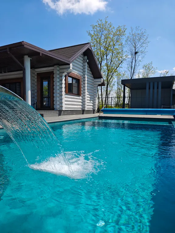 Вилла Личи, сруб с подогреваемым бассейном и баней