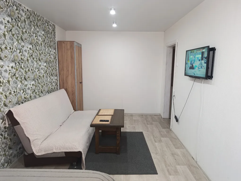 Уютная квартира, в новом доме с видом на пруд и горы