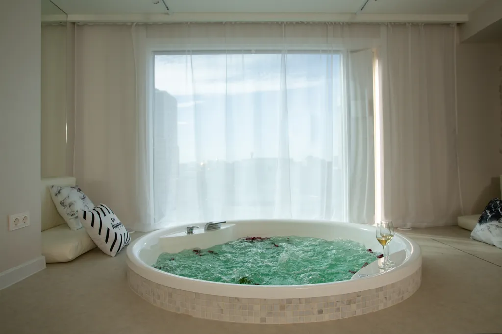 Квартира Белоснежный люкс с джакузи у Гринвича — аренда посуточно в Екатеринбург