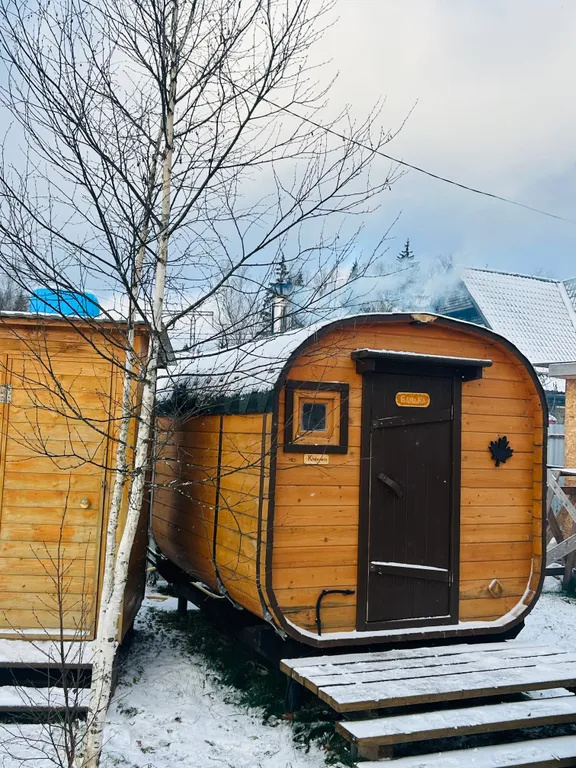 Дом с верандой с баней на участке 10 соток