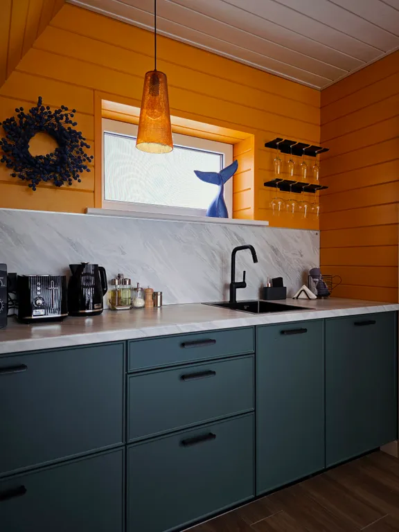 Дом на берегу реки