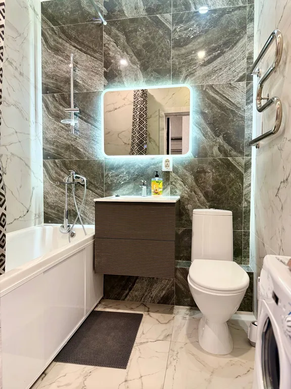 Евродвушка в центре города с красивом видом из окна