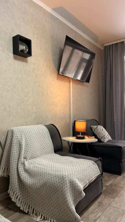 Видовая квартира с панорамным остеклением в центре