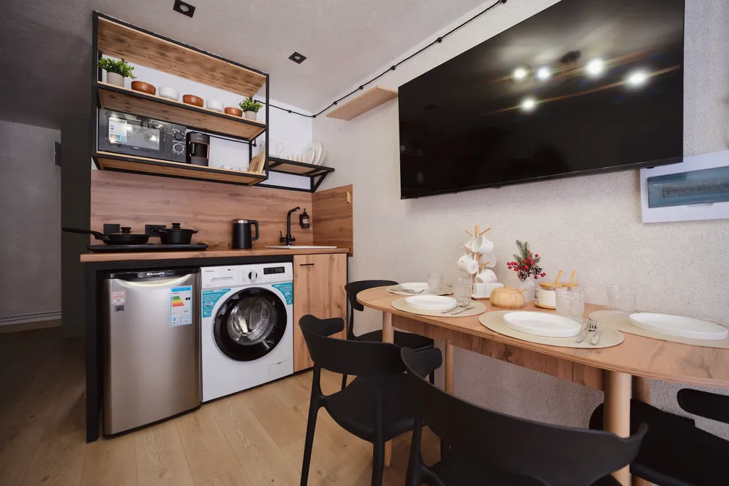 Двухэтажный дом с кухней