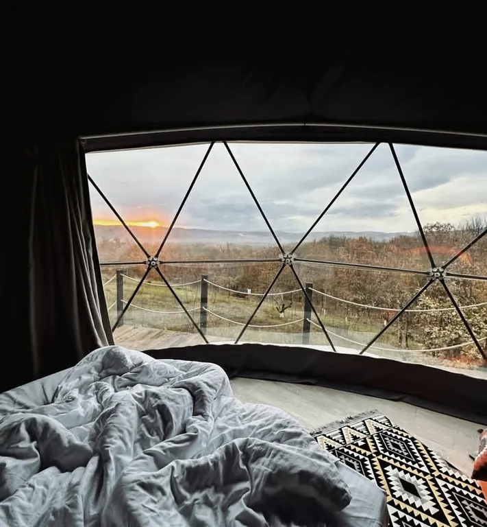 Премиум-отдых: панорамный купол и горячий бассейн-джакузи