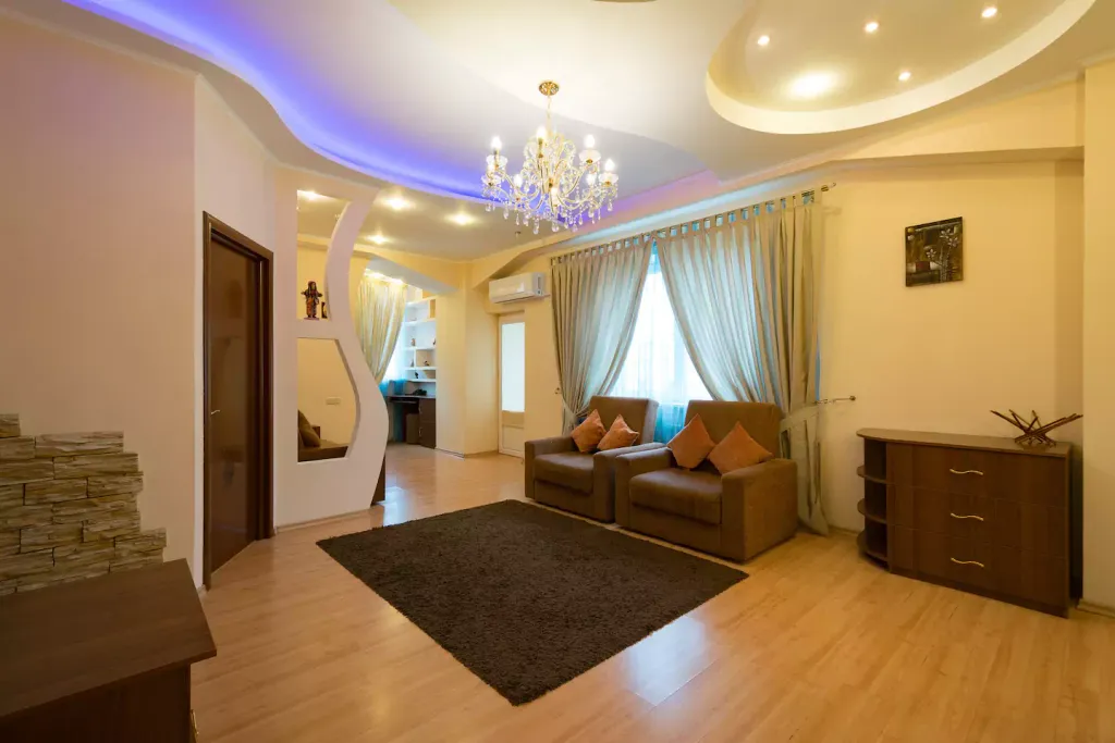 2 комнатная квартира в центре Алматы, рядом с ТРЦ Forum