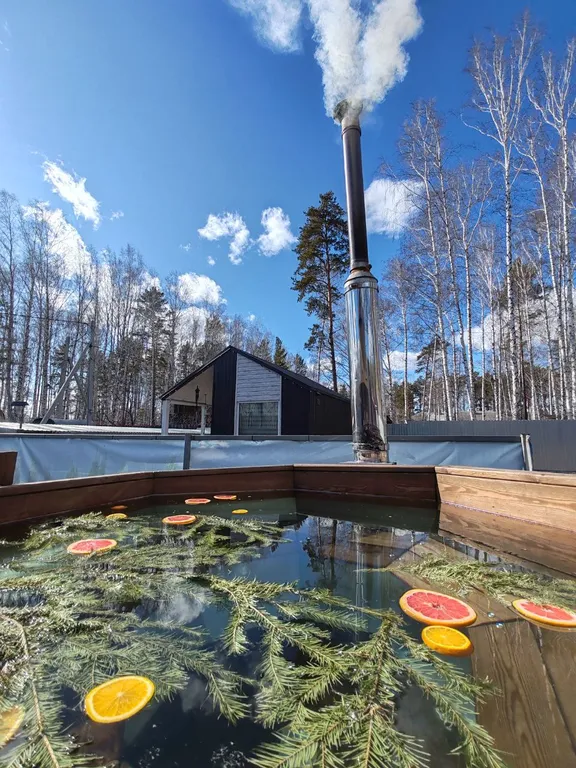 Дача на озере с баней и чаном