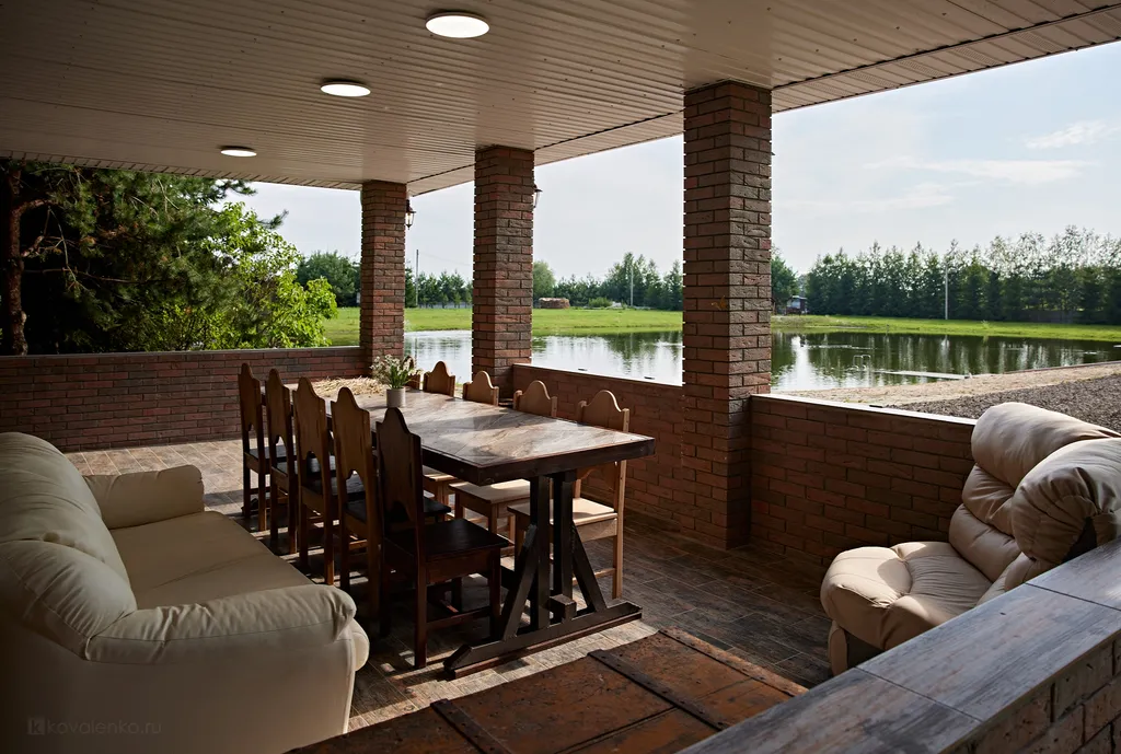 Дом на берегу озера