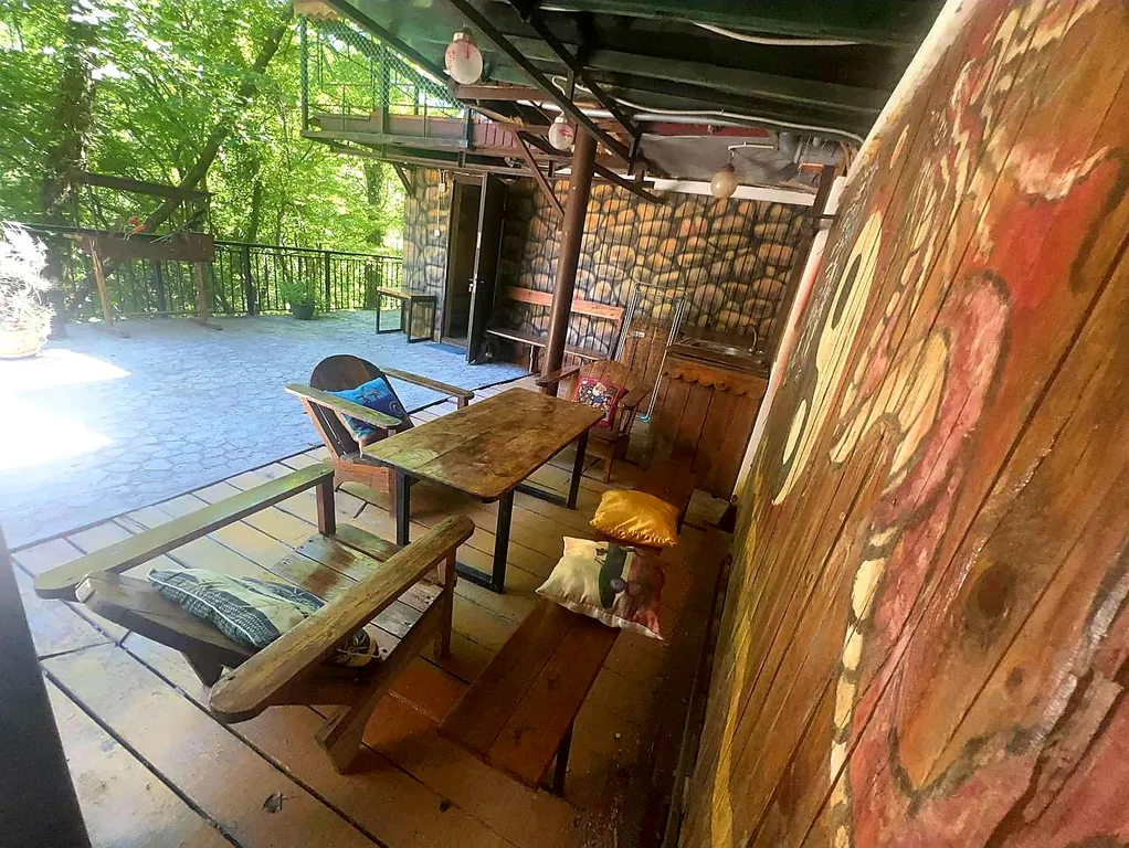 Вилла парящая над лесом