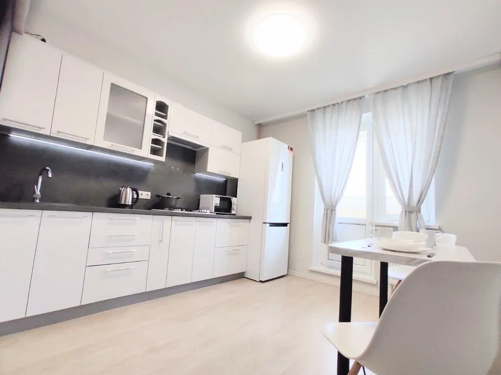 Однушка у озера с кондиционером и свежим ремонтом