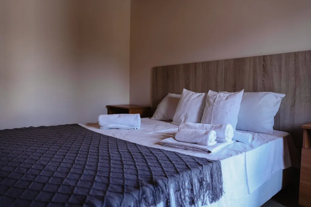 Двухместный номер с 2 отдельными кроватями эконом и общим санузлом