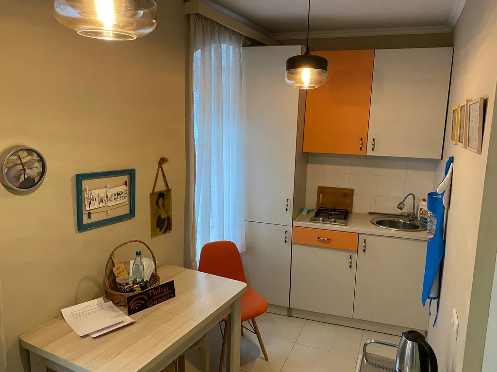 Квартира с отдельной спальней в центре Тбилиси