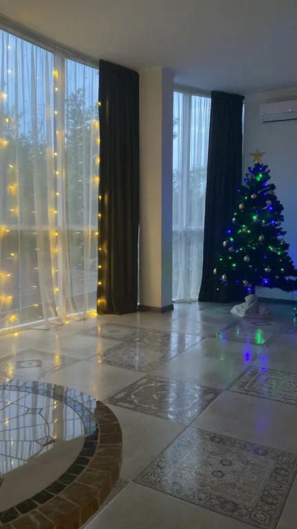 Дом в живописной деревне у моря с бассейном