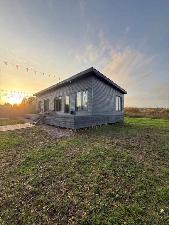 Просторный дом с видом на настоящий лес