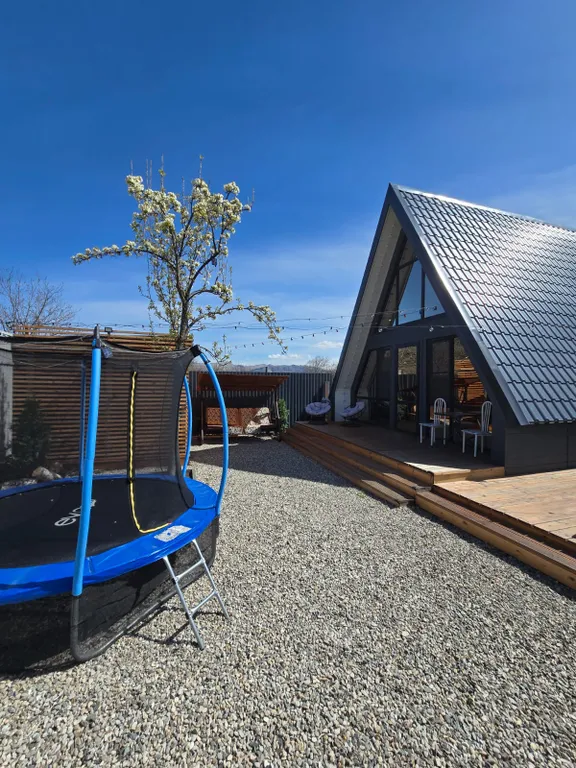 Дом А-фрейм из дерева с баней и джакузи