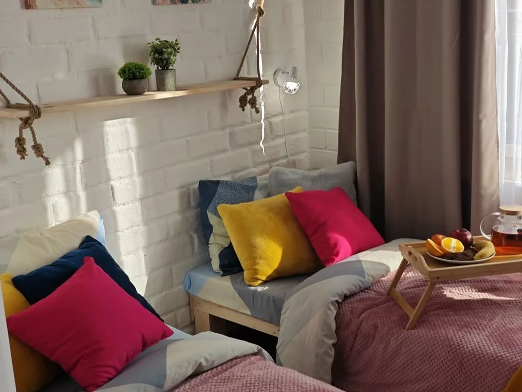 Стильная новая студия с кроватью-трансформером на двоих гостей