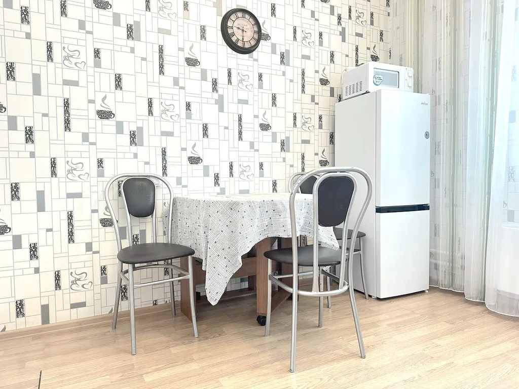 2-комнатная квартира с балконом на Притомском напротив ЛДК