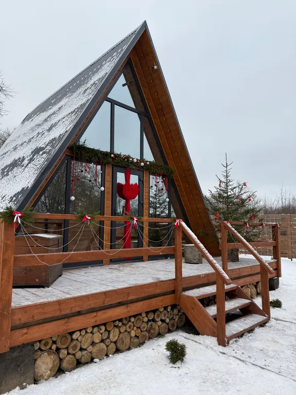 Уютный дом рядом с лесом и речкой