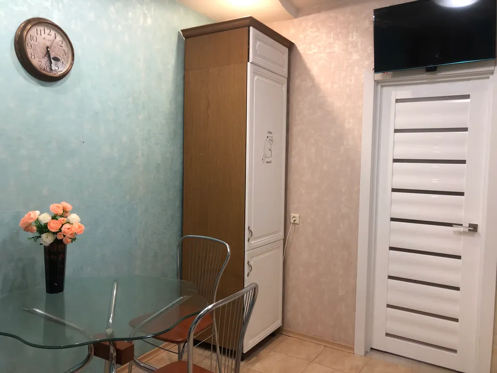 Уютная двушка в хорошем доме возле ЦУМа, рядом с Новогодней Елкой