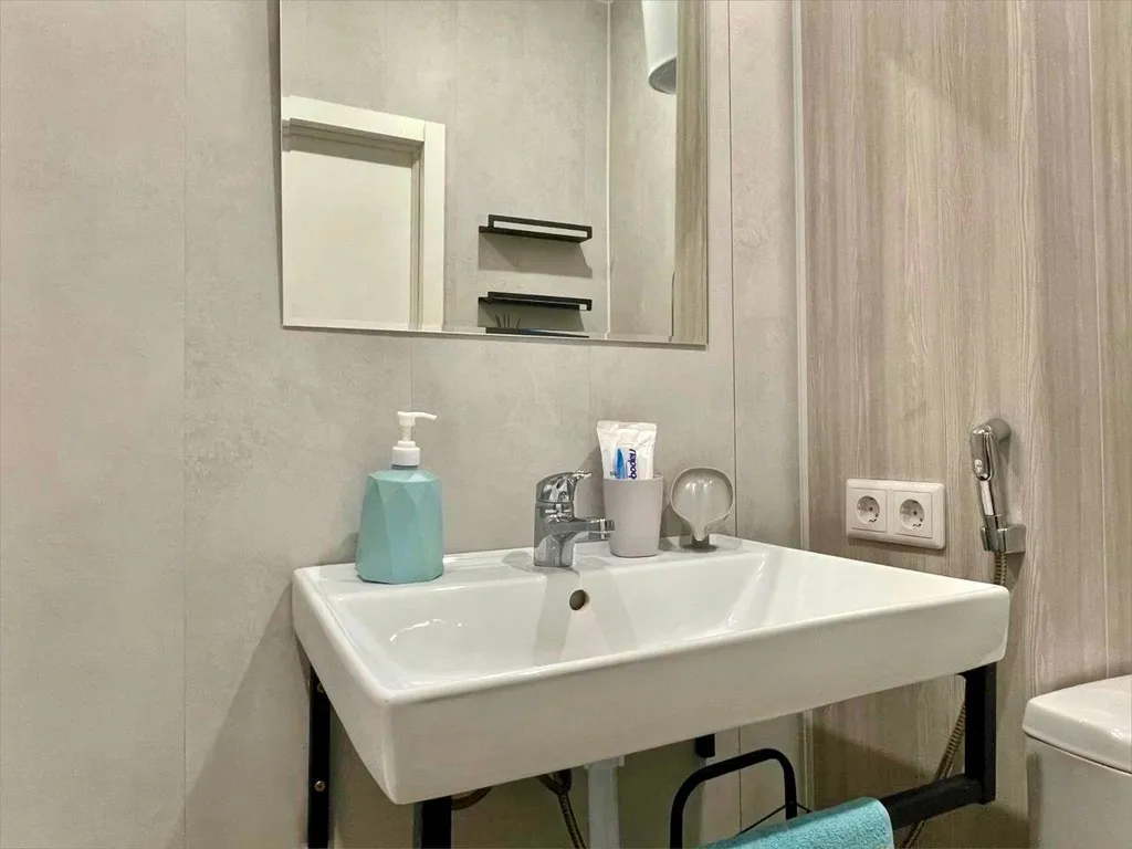 Шикарная квартира с панорамными окнами и террасой рядом с титан ареной