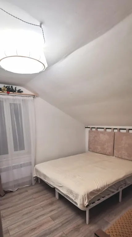 Уютный дом на берегу реки