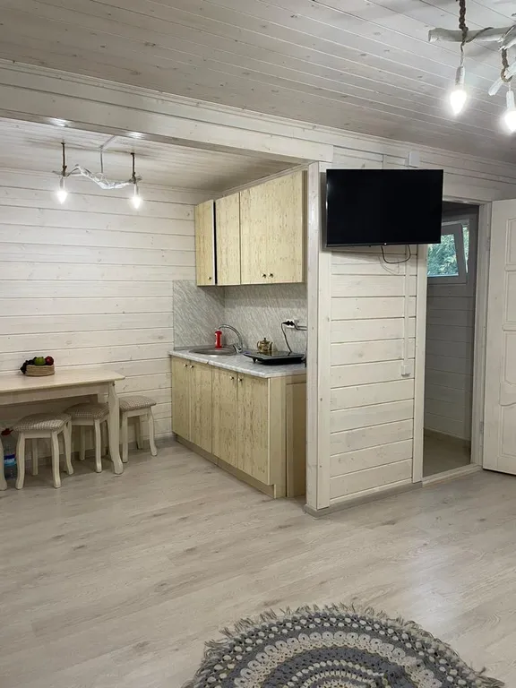 Домик на берегу Каспийского моря