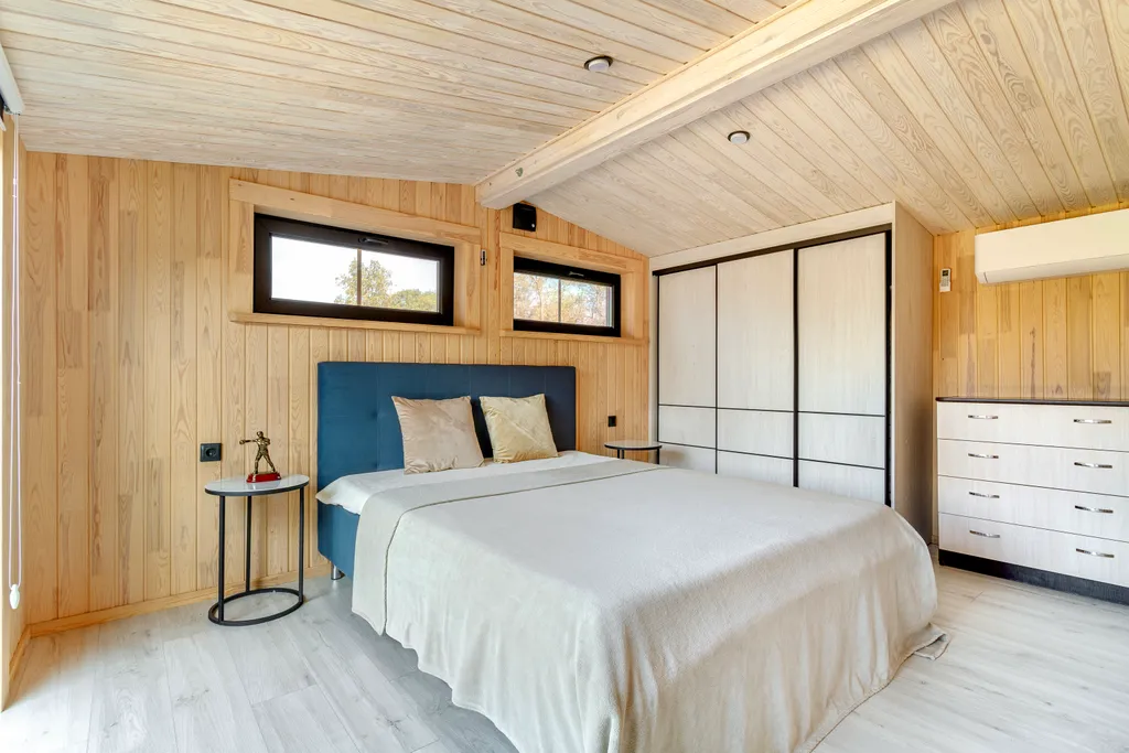 Уютный деревянный дом возле моря